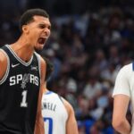 VIDEO: Victor Wembanyama îi DISTRUGE debutul în NBA lui Cooper Flagg. Rezumatul partidei Dallas – San Antonio